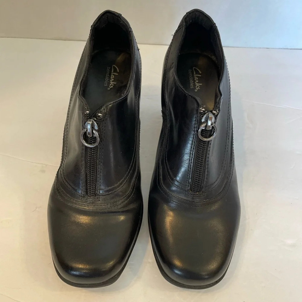 Clarks Black Leather Front Zip Closure Heels Shoes Size 6 1/2 M
